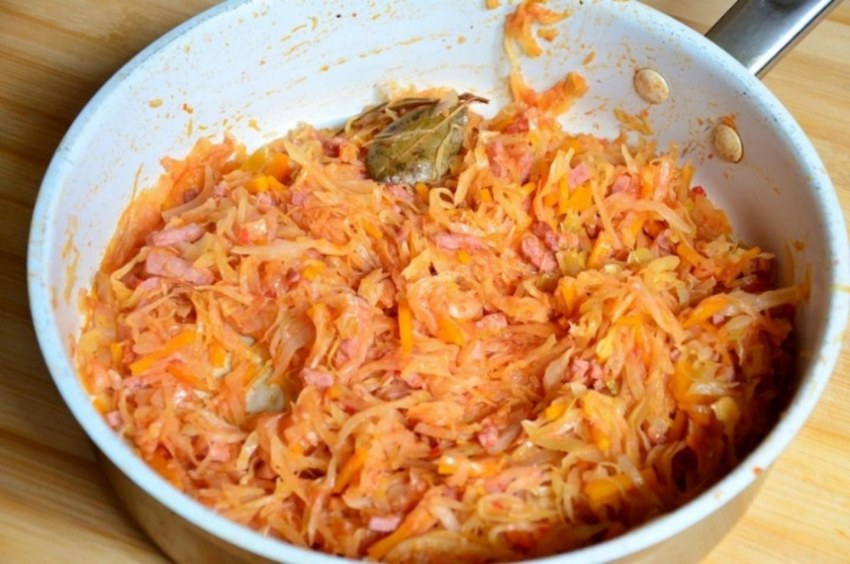Тушёная капуста с ветчиной