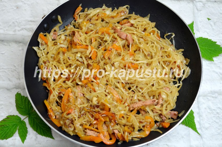 Тушёная квашеная капуста с сосисками