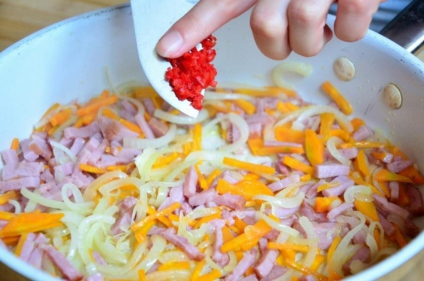 Тушёная капуста с ветчиной