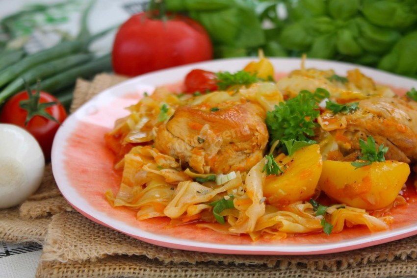 Тушёная капуста с мясом
