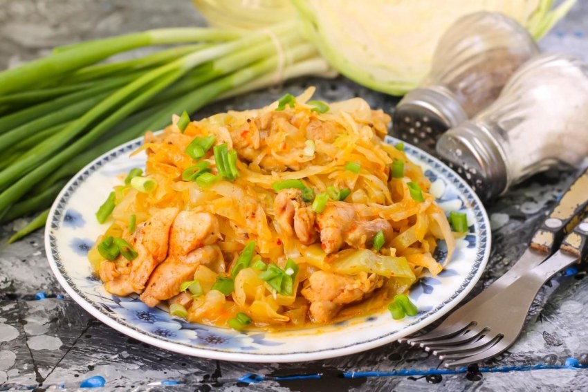 Картошка с капустой и сосисками