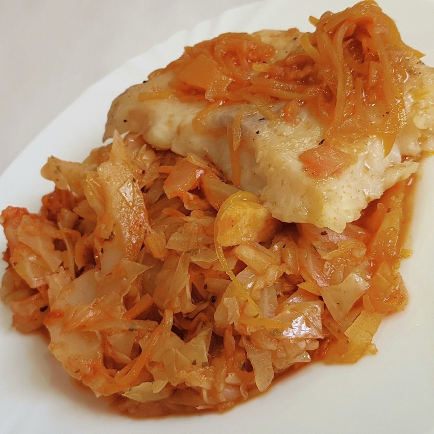 Тушёная капуста с картошкой и курицей