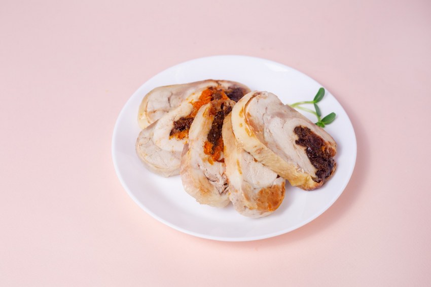 Куриные рулетики с черносливом