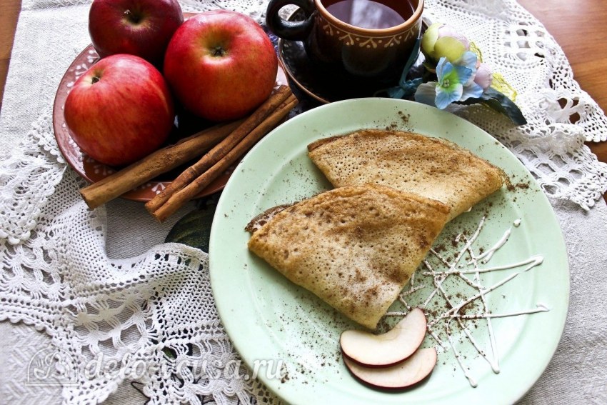 Песочное печенье с яблоками и корицей