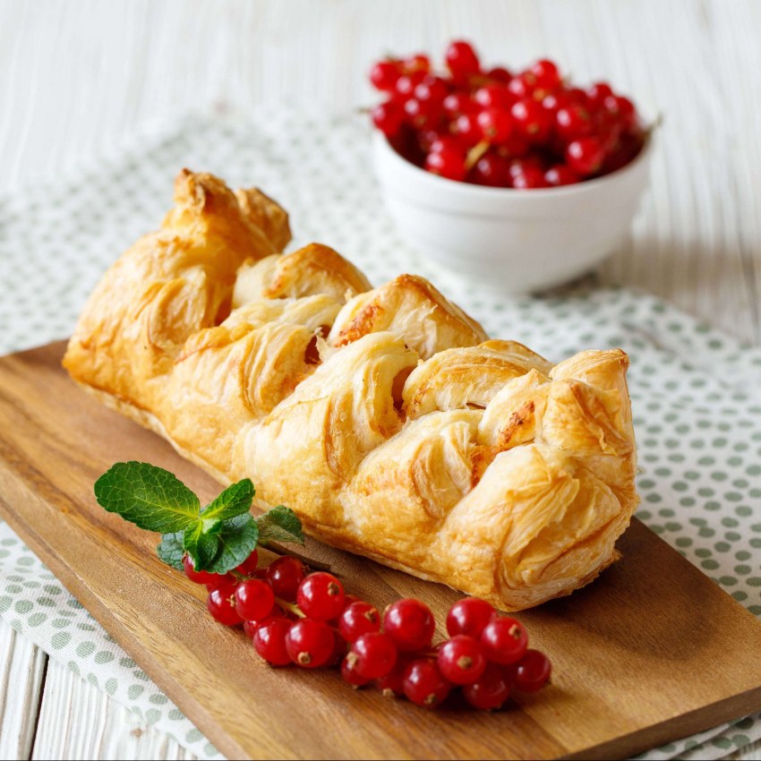 Слойки конвертики с яблоком