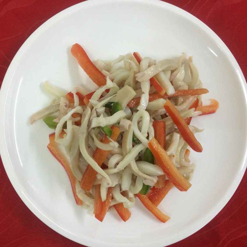 Салат с кальмарами и куриным филе