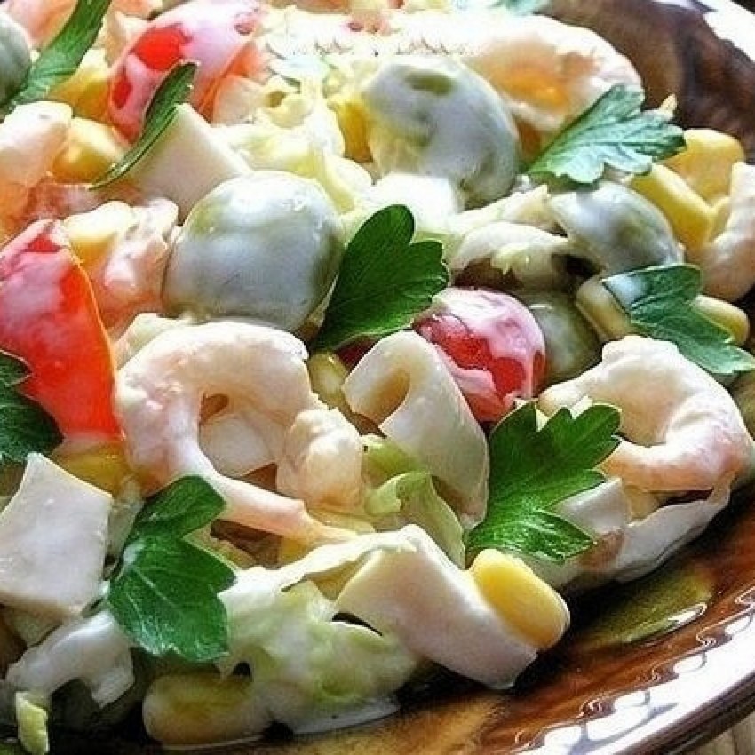 Салат Летучий голландец с кальмарами