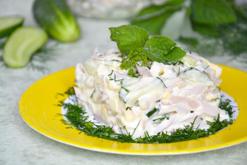 Диетический салат с кальмарами