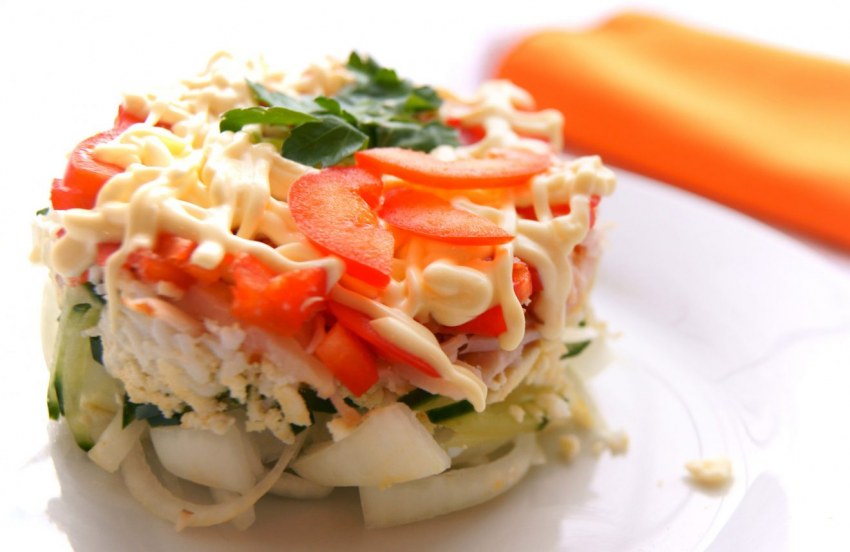 Салат с кальмарами