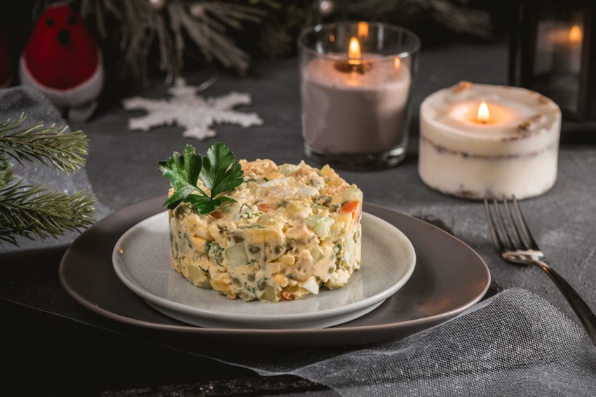 Салат с курицей и яблоком
