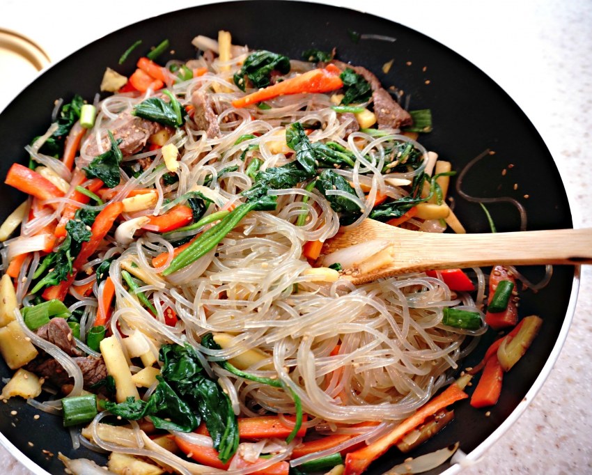Жареная фунчоза с мясом