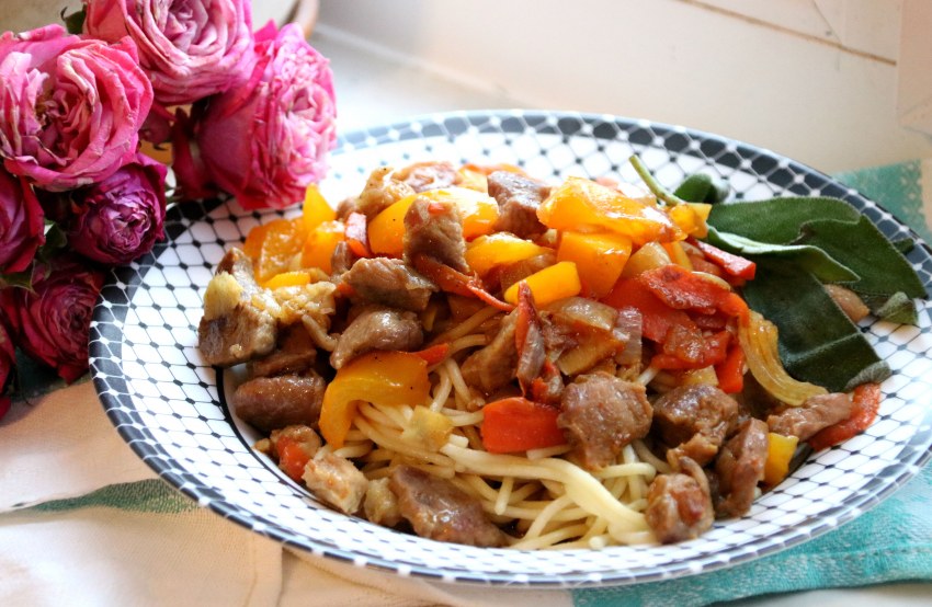 Рисовая лапша с говядиной и овощами