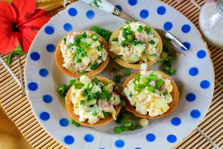 Тарталетки с творожным сыром и зеленью