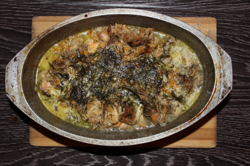 Мясо в утятнице на плите