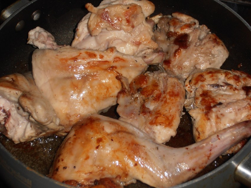 Мясо кролика жареное