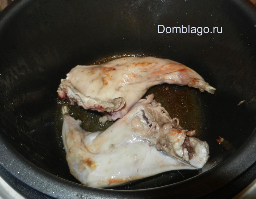 Куриные ножки в утятнице на плите