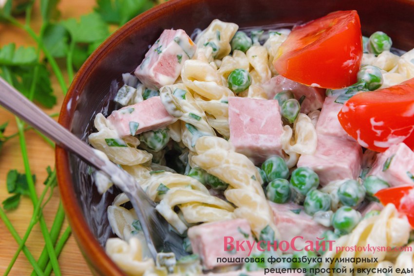 Салат с картофельными дольками