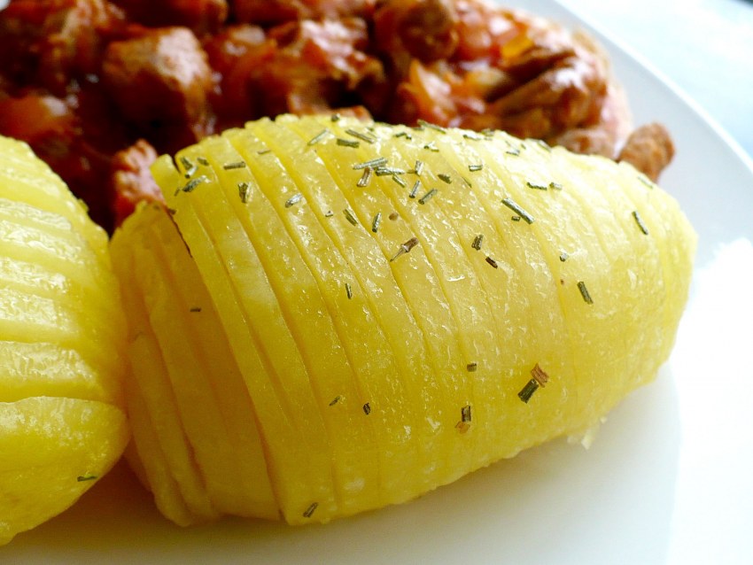 Картошка с сыром в микроволновке