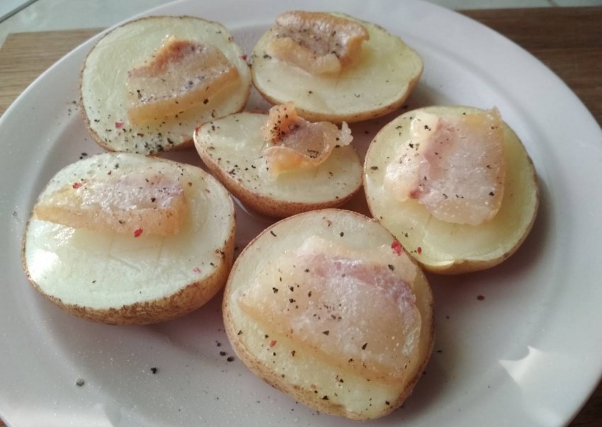 Картофеоь в мікроволнрвке