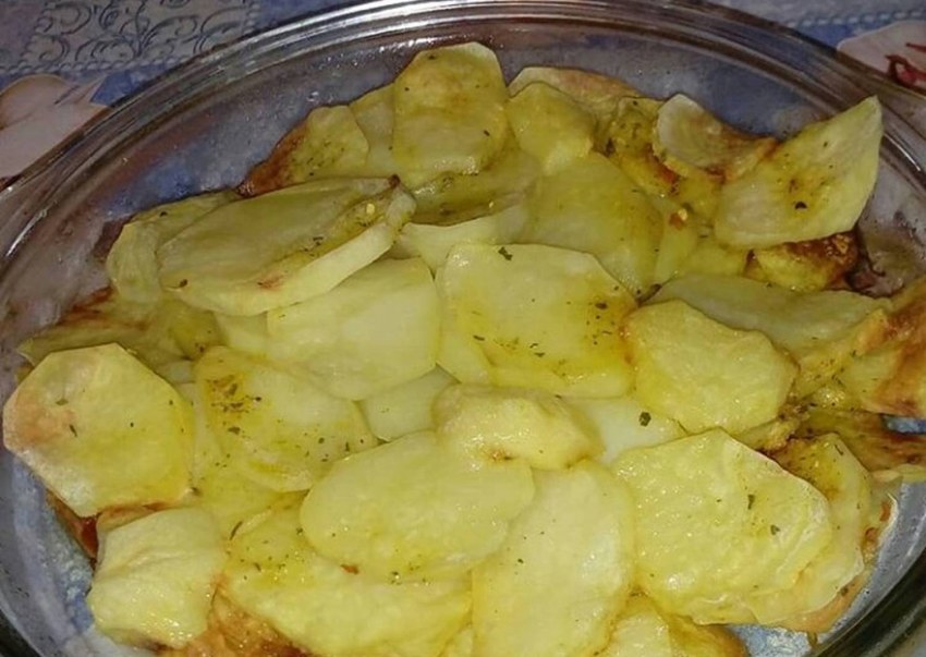 Запеченный картофель в микроволновке с сыром