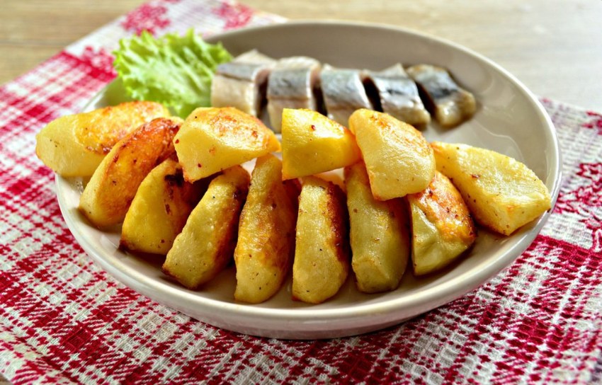Фаршированный картофель в микроволновке