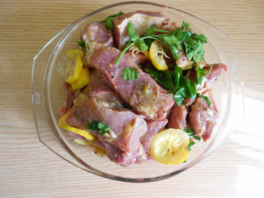 Стейк с чесночным соусом