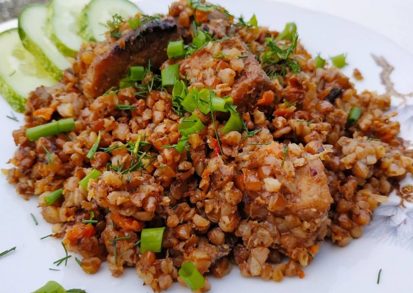 Гречневая каша с грибами и луком
