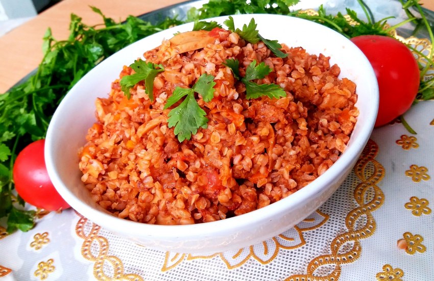 Гречка с грибами и луком помидорами