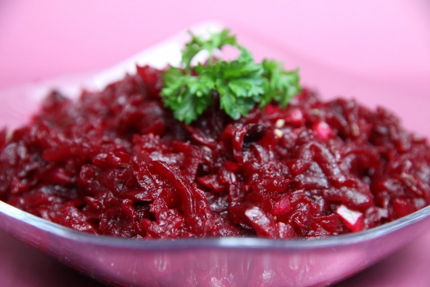 Салат со шпинатом и свеклой