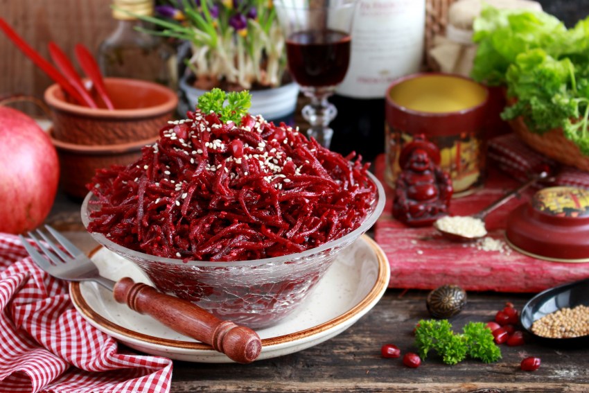 Салат со свеклой и яблоком