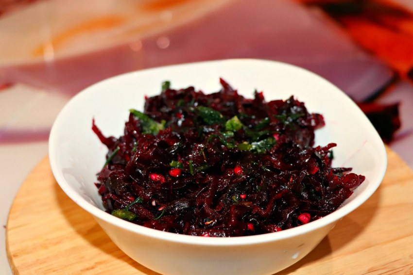 Салат свекла с черносливом и грецким орехом