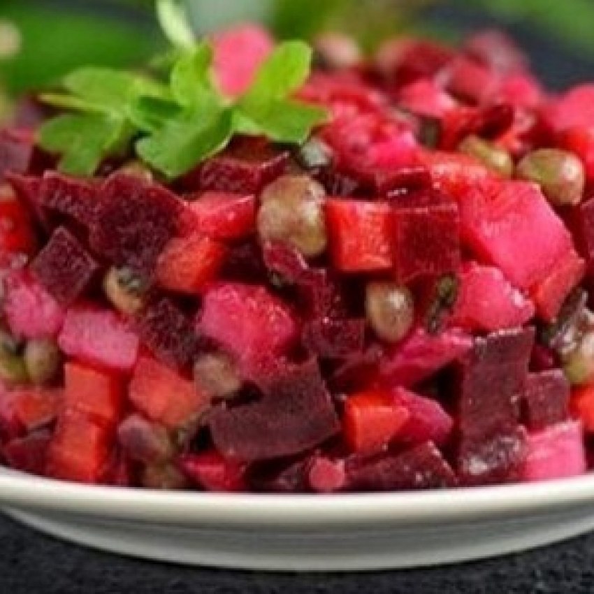 Салат из свёклы с солёными огурцами