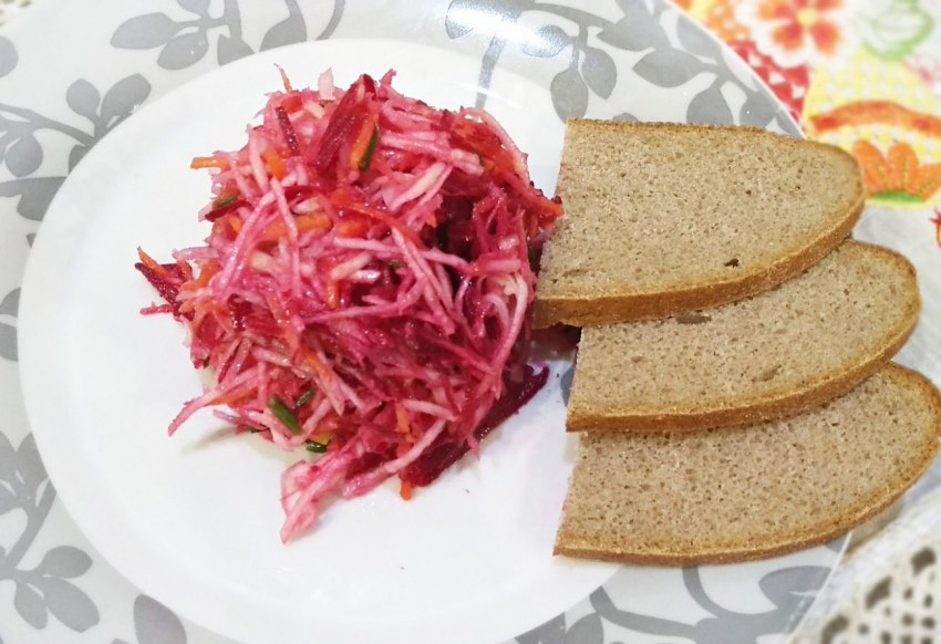 Салат с гранатовым соусом