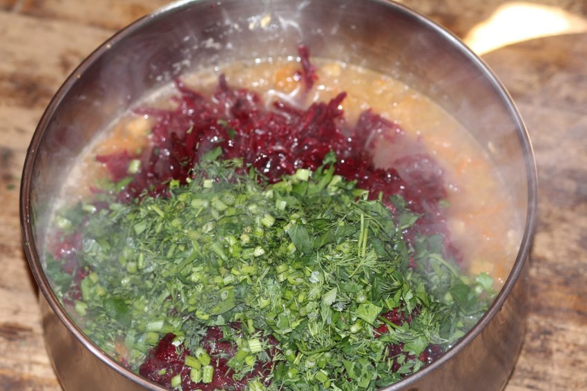 Борщ с тушенкой