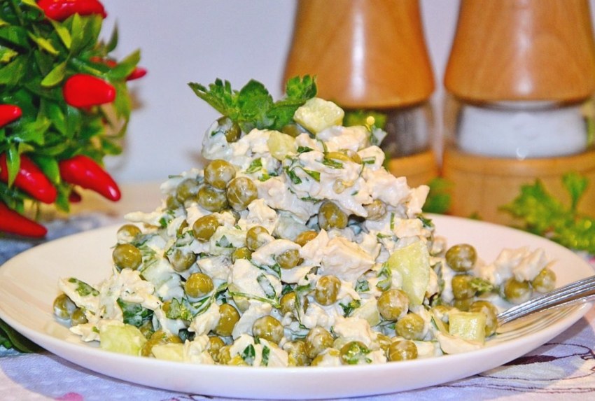 Салат с фасолью и огурцом