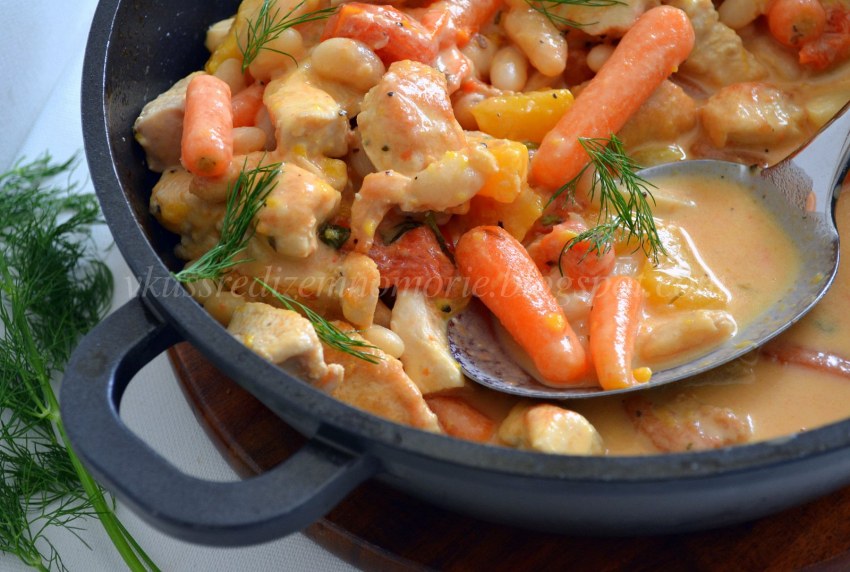 Куриное филе тушеное с овощами