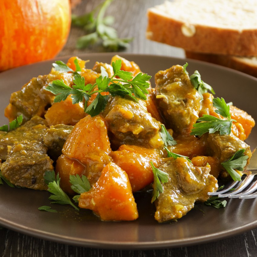 Картофель тушеный с курицей