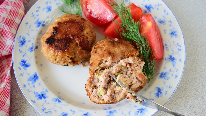 Рубленные куриные котлеты с кабачком