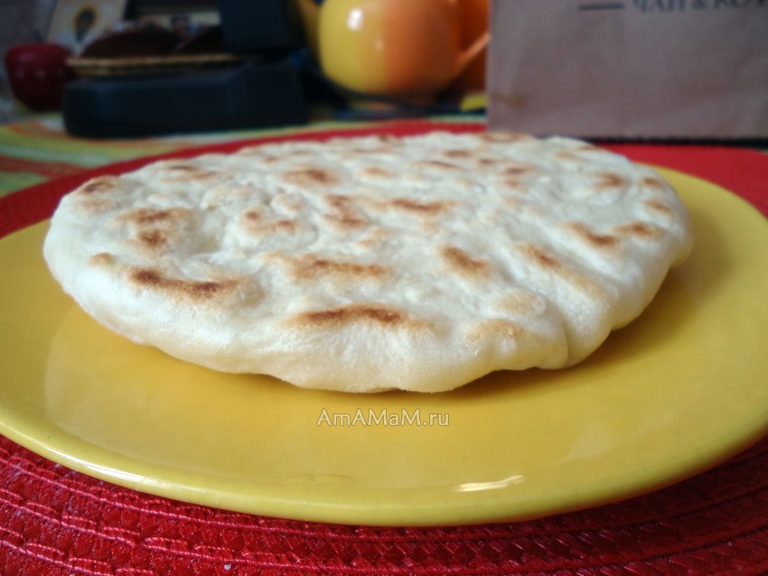 Лепешки с сыром и зеленью на сковороде