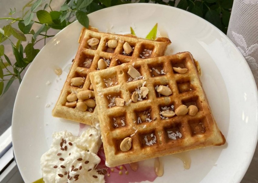 Вафли со сгущенкой и бананом