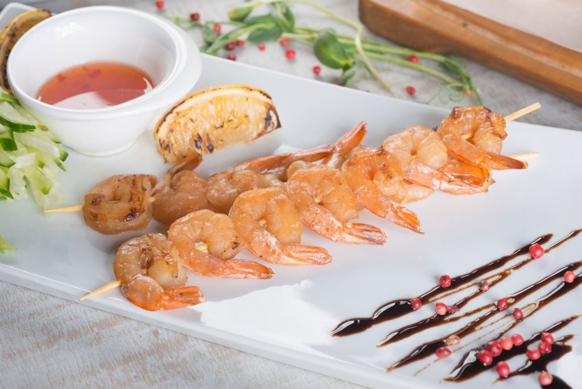 Креветки со сливками и чесноком и сыром