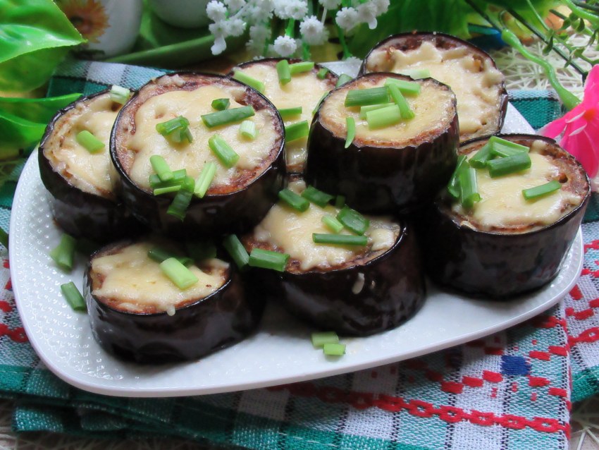 Баклажаны лодочки запеченные с сыром