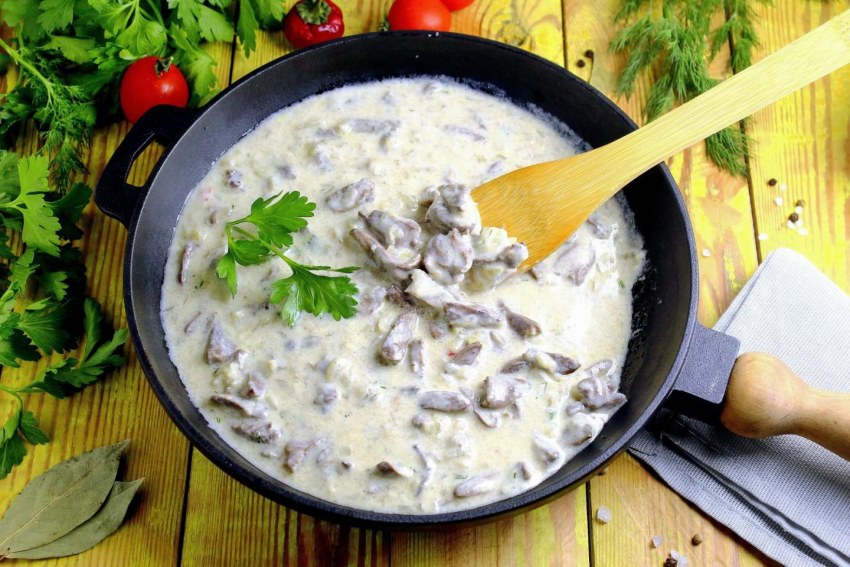 Курица тушеная в сметане