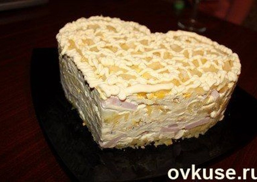 Салат с ветчиной слоями
