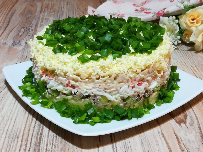 Слоеный салат с печенью