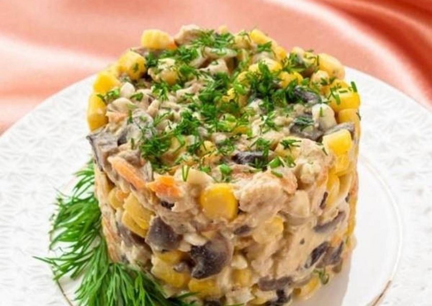 Салат с курицей и грибами