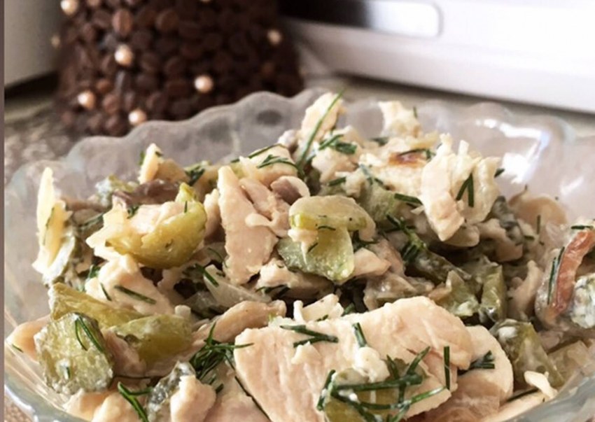 Салат с курицей кукурузой и шампиньонами