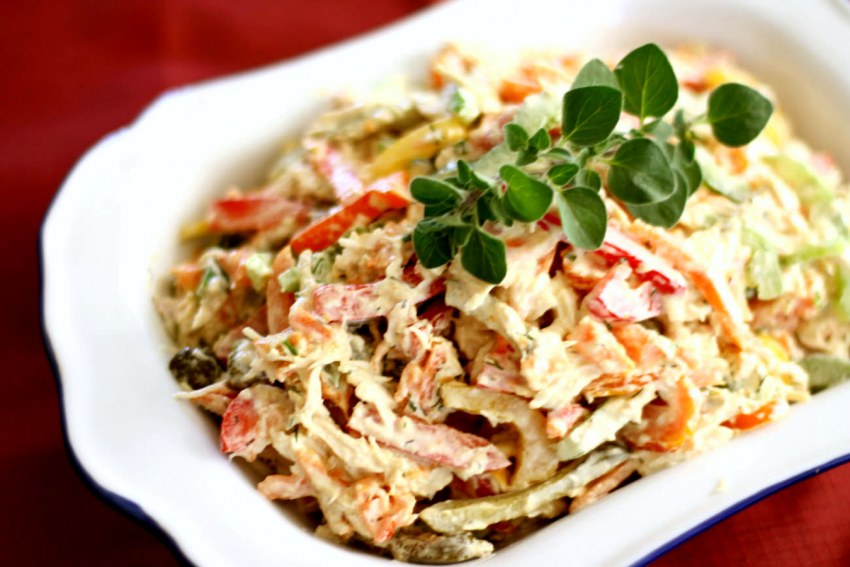 Салат с копченой курицей