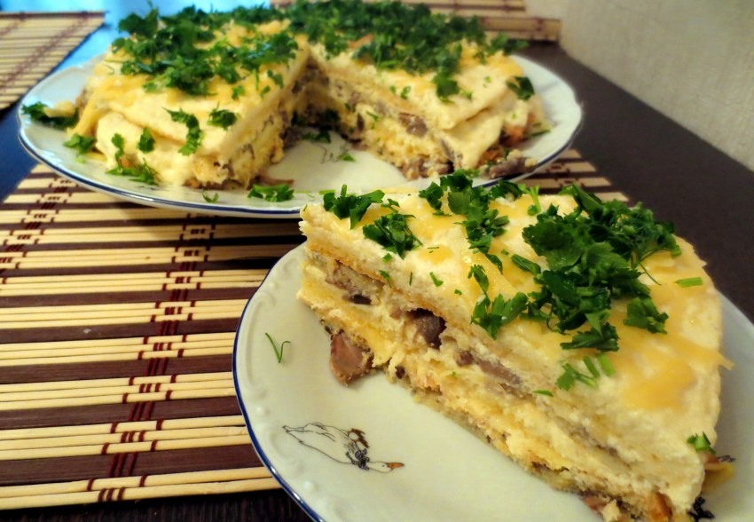 Блинный торт с курицей и грибами