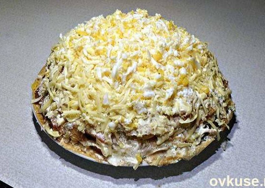 Блинный пирог с грибами и сыром